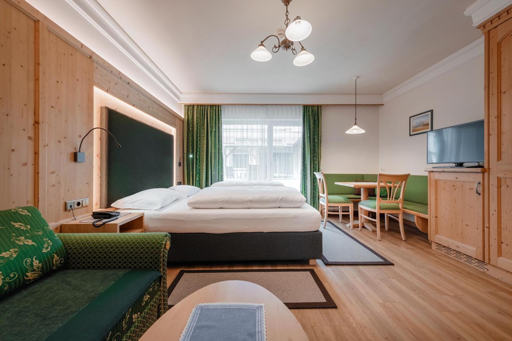 אורטיסיי Hotel Sureghes מראה חיצוני תמונה