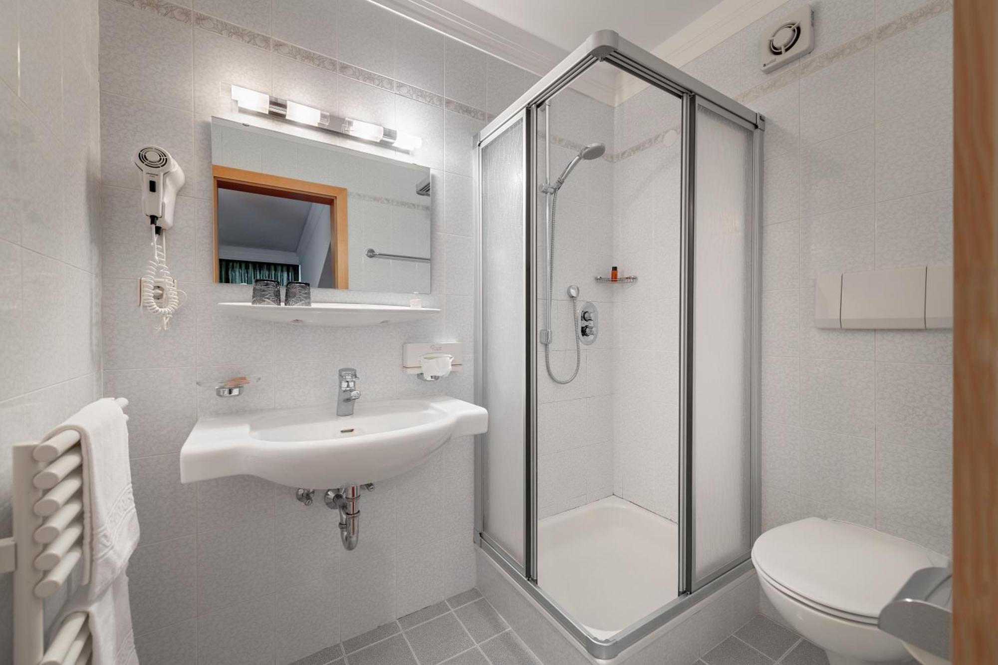 אורטיסיי Hotel Sureghes מראה חיצוני תמונה