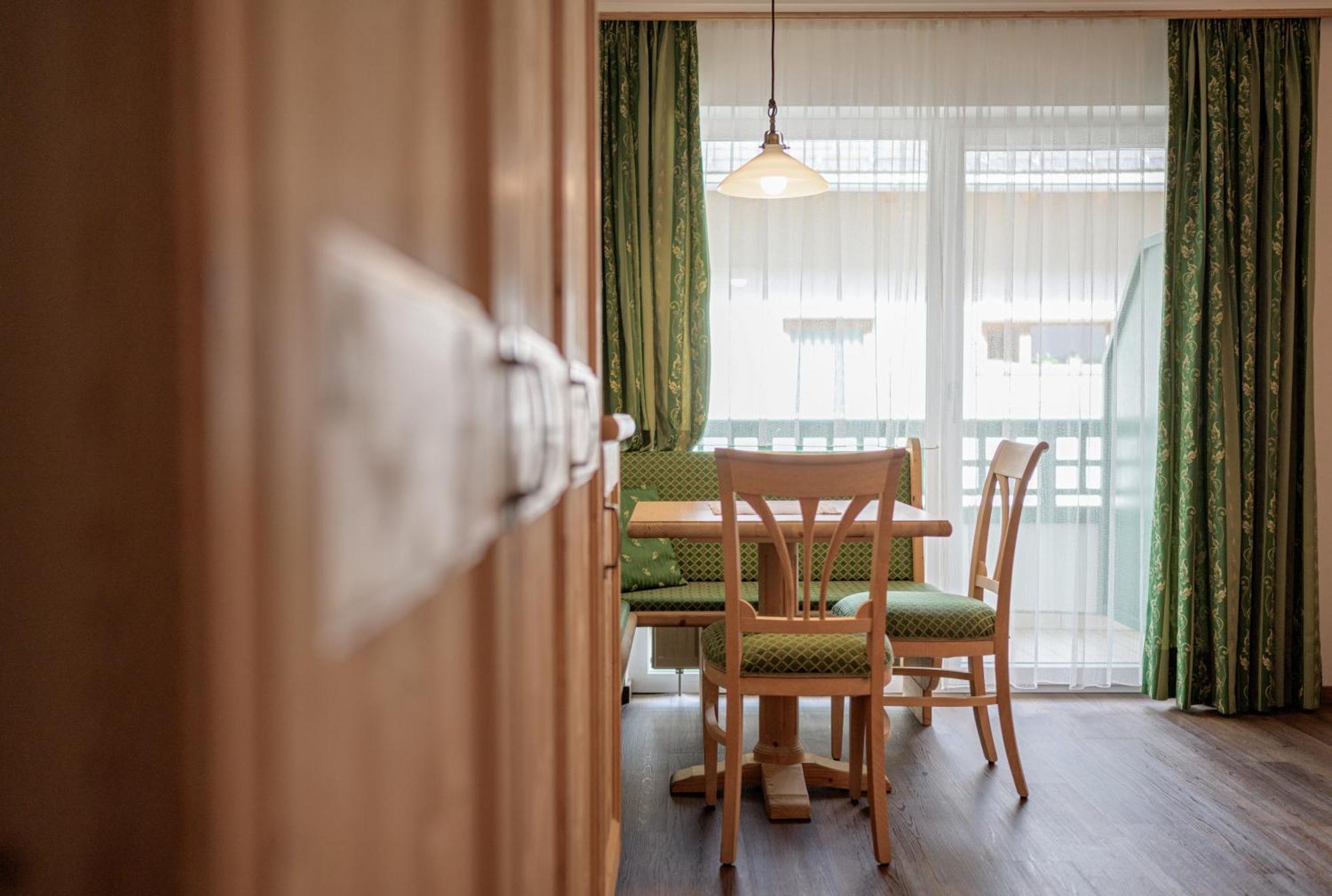 אורטיסיי Hotel Sureghes מראה חיצוני תמונה