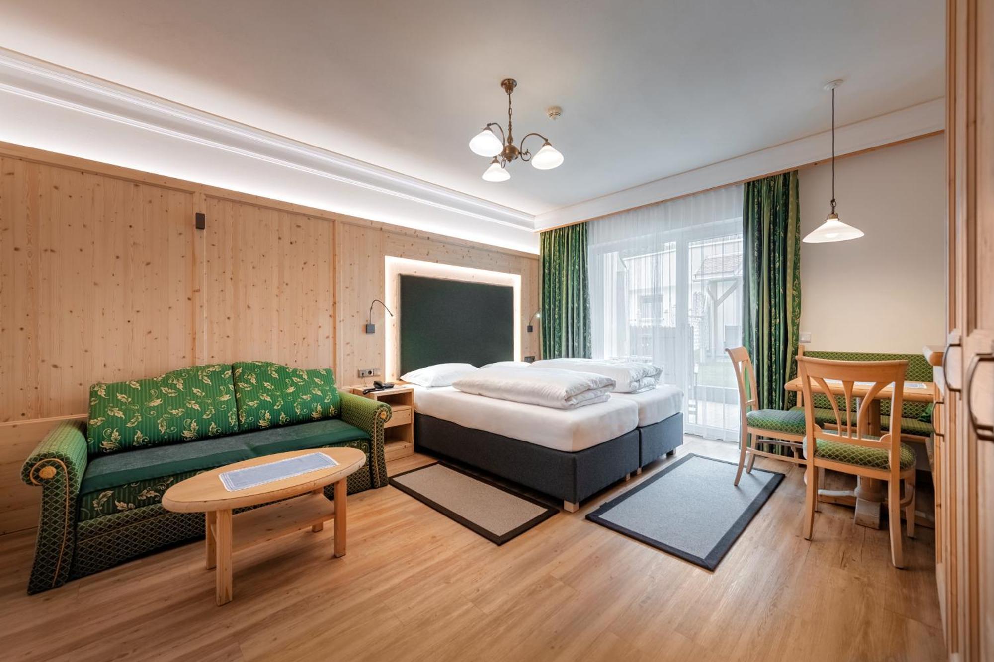 אורטיסיי Hotel Sureghes מראה חיצוני תמונה
